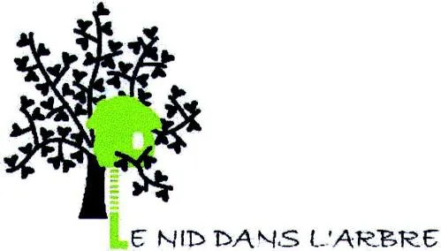 LE NID DANS L'ARBRE